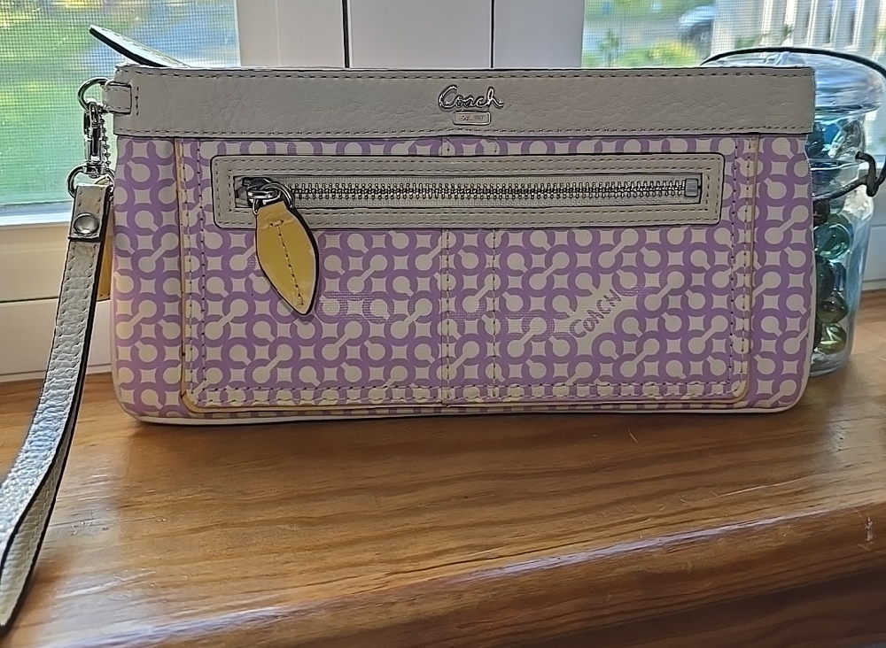 SOLD***Coach Penelope Art Clutch/Wristlet